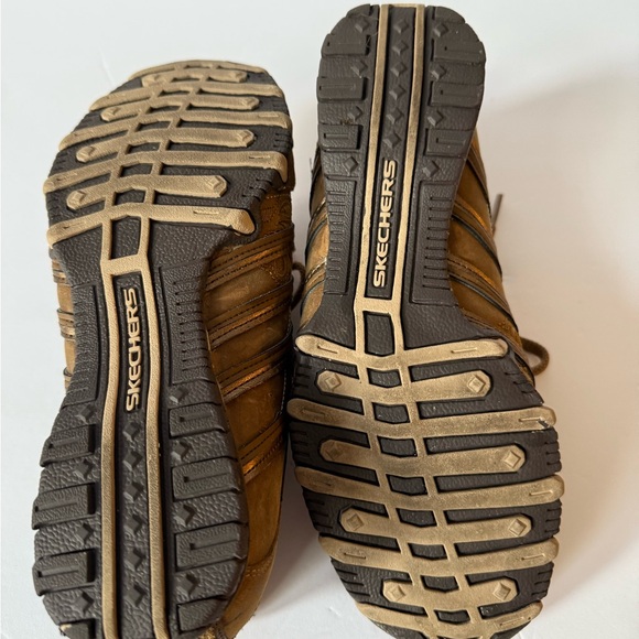 Skechers Brown Lace Up Leather Sneakers with gold suede embroidered lace EUC - Picture 6 of 8